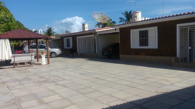  3 CASAS COM 6 LOTES